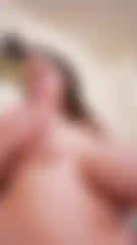 Deux minutes de jeu de seins.