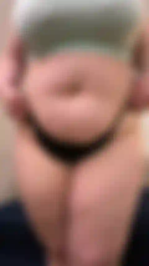 J'enlève ma tenue de cam.