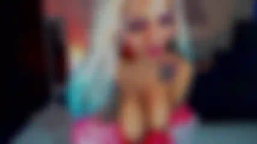 Tu veux voir comment je joue avec ma chatte et fais une belle pipe ?