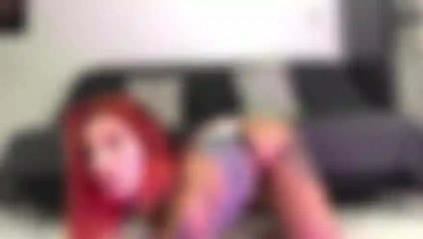 Je veux te montrer ma chatte et comment je la frotte pour toi.