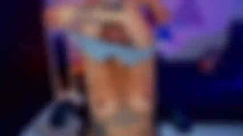 Baise-moi la gorge si fort, je crache beaucoup pour toi.