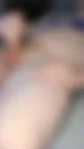 Une grande bite ne montre pas de bikini violet cum.