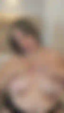 Mes seins et ma bouche sont couverts de beaucoup de salive.