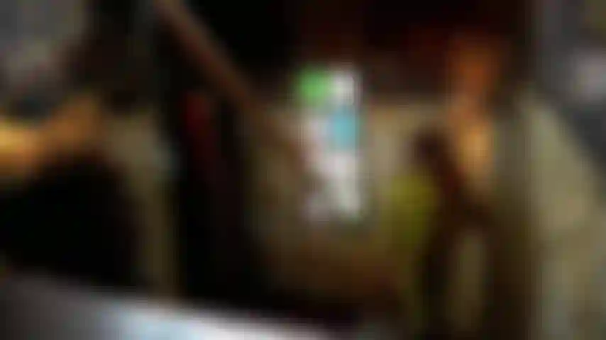 Tu vas oublier ton nom quand j'aurai fini de te baiser ce soir. Mettez-vous à genoux maintenant.