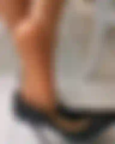 Jeu de chaussures en collants.