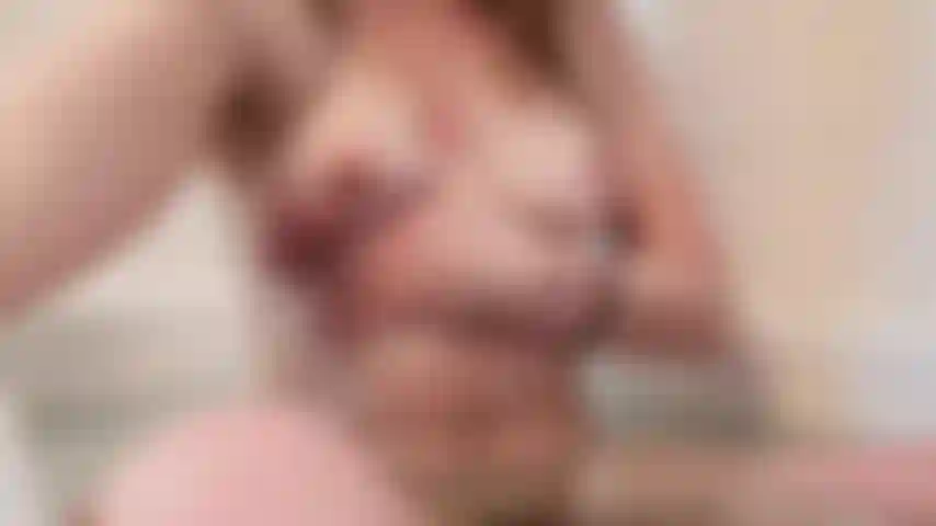 Je me touche dans le bain !