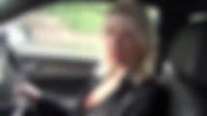 Je séduis mon médecin dans le sexe anal avec moi.