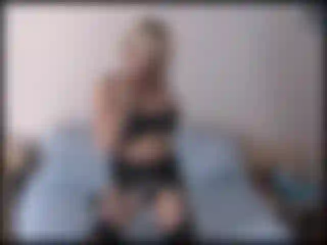 Voyeur me filme en train de coucher avec mon partenaire.