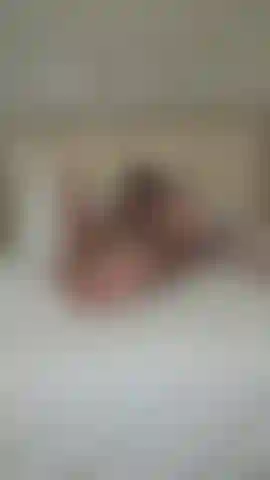 Bisous, 69, baise de chatte dans différentes positions, anal, éjaculation sur les fesses.