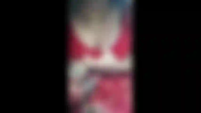 Doigté la chatte rose.