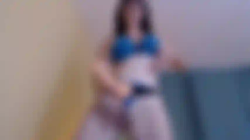 Tu veux ma bite ?!? Taquine avec un gode-ceinture. Tu n'as même pas besoin de chatte, juste de ma bite.