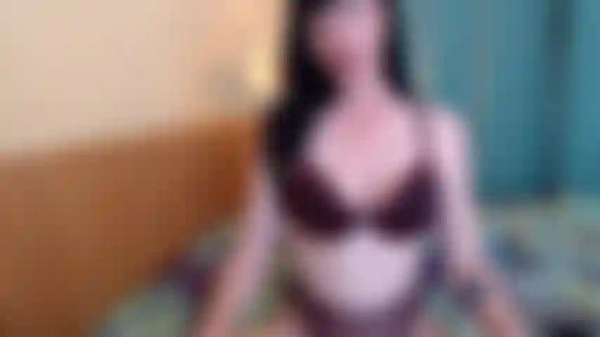 Sissification 8 : entraînement anal. Allons te chercher un plug anal !!! Je t'ai laissé sortir de ta cage. Tu as besoin d'être détendue pour ça, je te dis de branler ta bite mais ça te semble étranger.