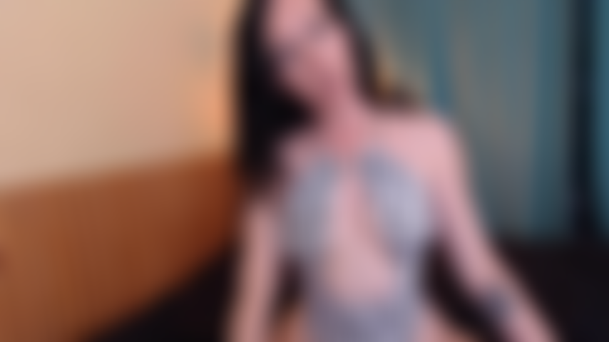 Vieille, flasque, une gooner à la bite cassée.