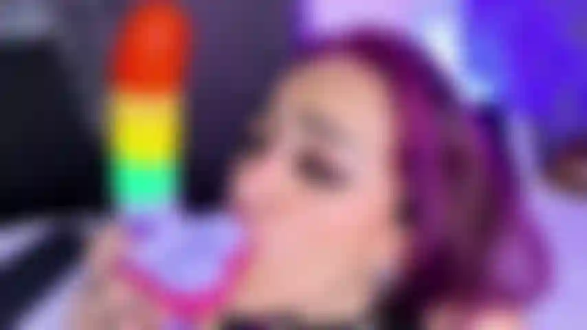 Je lèche tes couilles et ta bite.