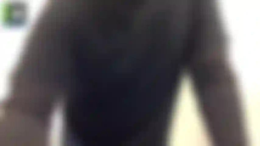 Fais glisser ce jean vers le bas.