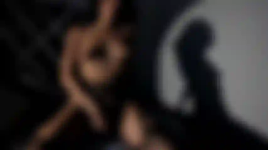 Masturbation dans l'ombre.