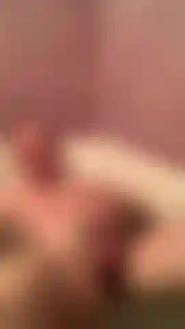 Bordant dans la baignoire.