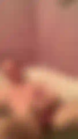 Je me branle dans le bain à remous.