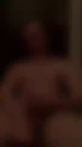 Bordant avec une baguette njoy dans mon cul.