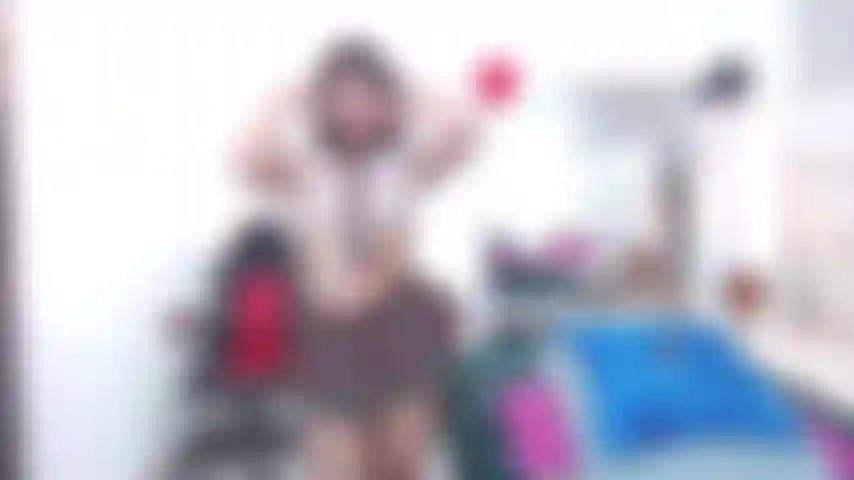 Tu viens jouer avec ta belle latina.