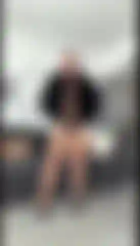 Multi squirts in black fur, black dessous and heels