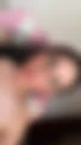 Je te montre ma chatte humide.