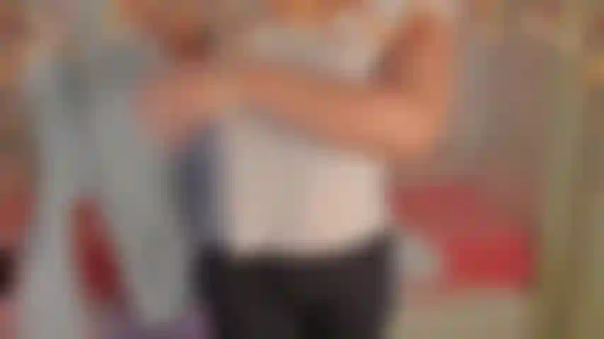 Culotte rouge, seins et fellation - tu adores ma belle culotte rouge... Tu aimes sentir ta queue dans ma bouche... Tu aimes la tapoter contre ma langue... Avoir ton visage contre mes seins... Et te branler avec!