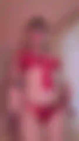 Adorez le corps d'une déesse - regardez-moi danser et me mouvoir sensuellement, faire trembler mes seins somptueux, onduler mes hanches brûlantes, tout cela pour que vous m'adoriez….
