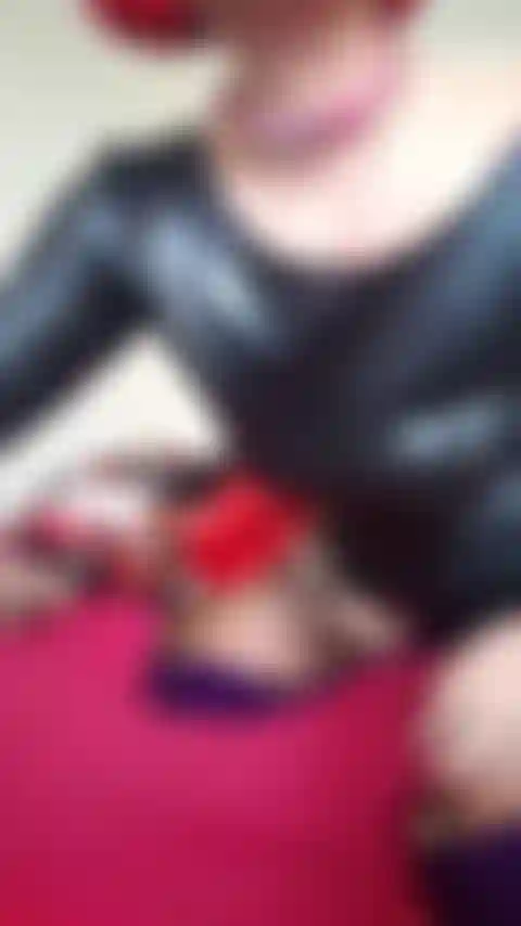 Adorez-moi et mes bottes ! Joi cum comme l'exige miss !