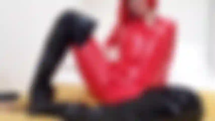 Le pvc et les bottes adorent le gode bbc, la baise et le fétichisme des pieds.