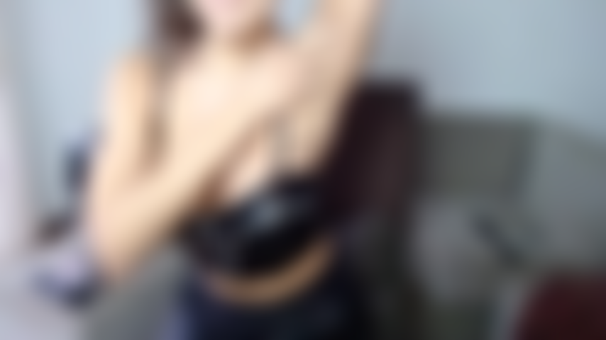 Lèche mes aisselles avec un haut en cuir.