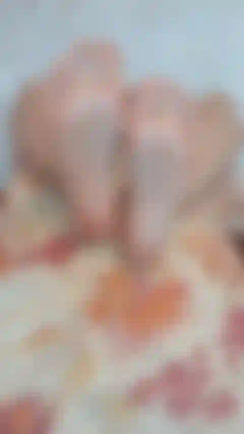 Pour les amoureux des pieds. Bougeant des doigts huilés.