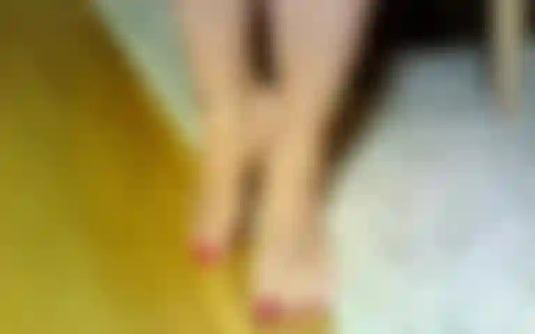 Petite toes playing. #feet, #footfetish, #rednail, #candyrednails.