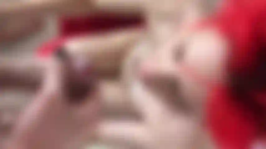 Taquinant sa bite jusqu'à ce qu'il éjacule sur mon visage !!