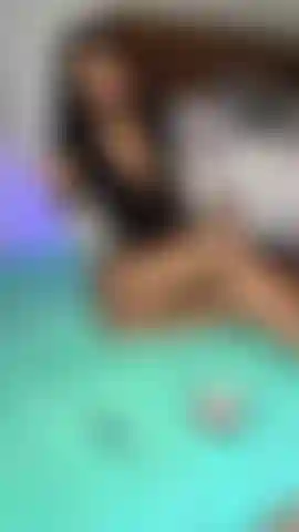 Je fume des cigarettes, deux à la fois, je fume par le nez et je suce mes doigts en même temps !