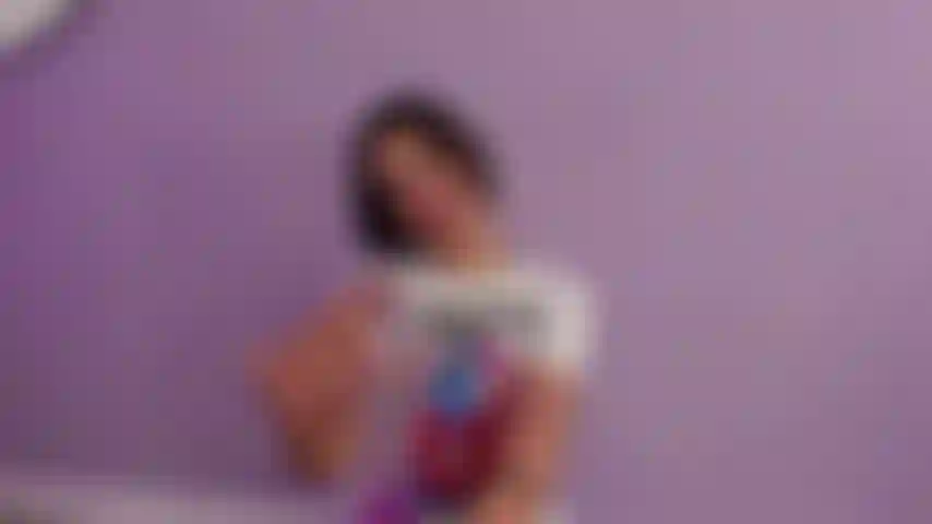 Je suce si bien mon jouet de bite.