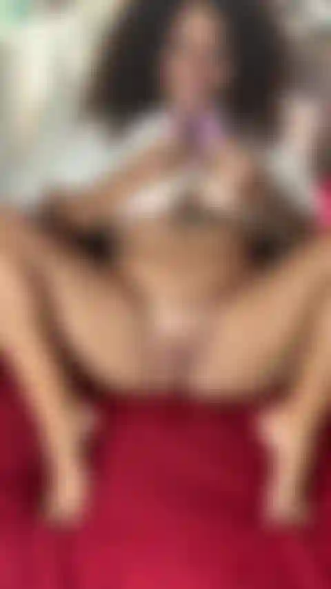 Des seins huilés et un missionnaire de près, venez regarder