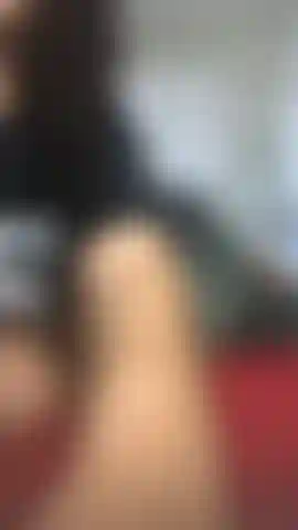 Regarde-moi twerk sur mon lit.. Je sais que tu aimerais que ça bouge sur ta bite.