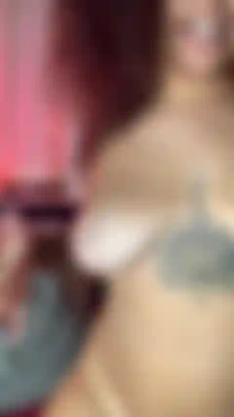 Viens me voir manger des céréales nue.