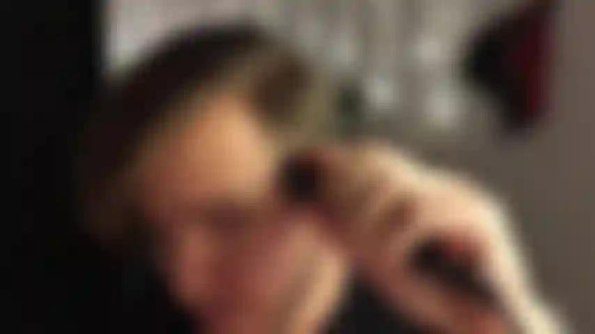 Je me coupe les cheveux.