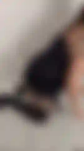 Isabell en lingerie noire.