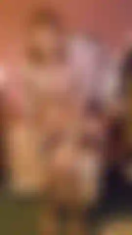 J'ai fait cette vidéo pour mon ex, je lui avais promis que c'était pour ses yeux seulement !! Il voulait une vidéo spéciale de moi juste rentrée de la salle de sport, encore en sueur et sans douche... Me déshabillant et me doigtant avant de chevaucher mon plus grand jouet (8 pouces !).... Je suis sûre qu'il ne verra pas d'inconvénient à ce que je le partage maintenant ;) xxx.