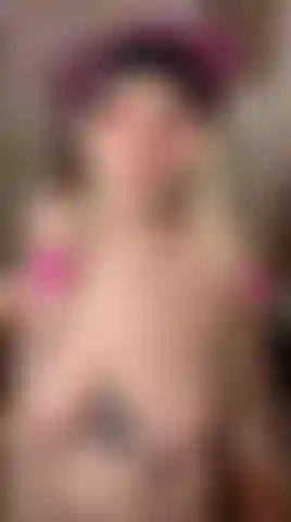 Vidéo de bbw nue qui fait du hula hoop, regardez tout trembler.