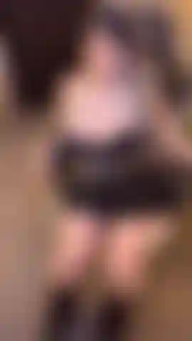 Nettoie mes bottes avec ta bouche.