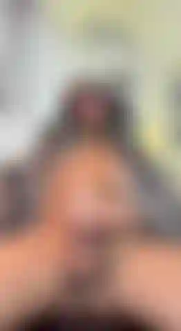 Je ne peux pas résister à la chaleur et je me suis branlé avant de rentrer à la maison.