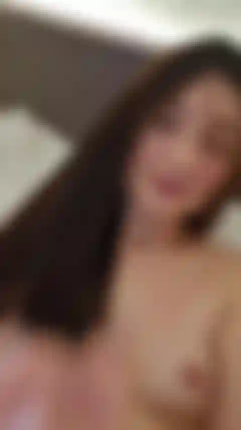 Je veux que tu me lèches la chatte jusqu'à ce que tu jouisses au visage.