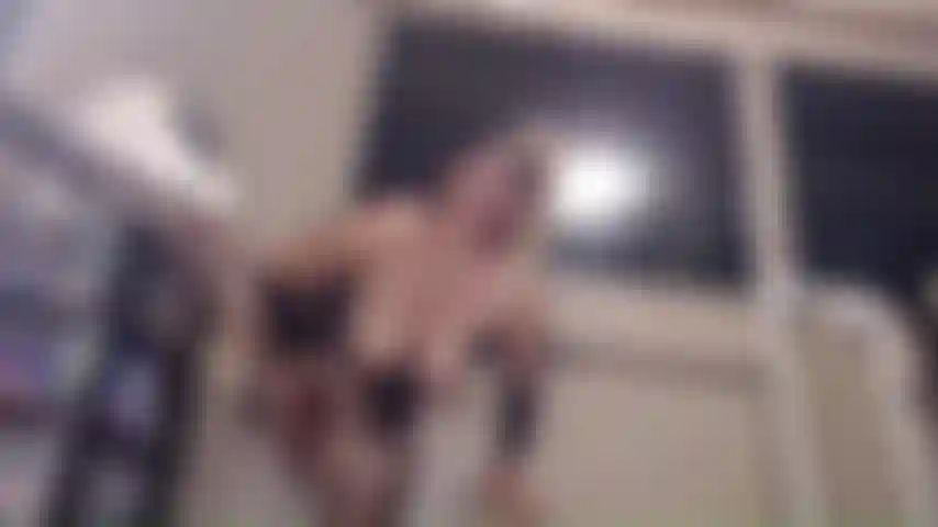 Utiliser ma machine à baiser debout a cédé le contrôle à mon patron.