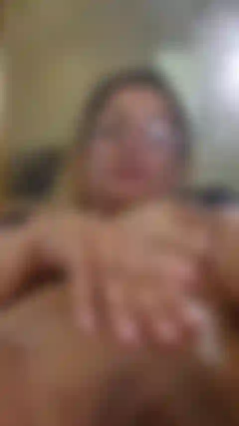 Masive gicle en implorant ton sperme.