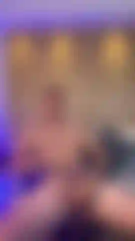 De superbes jets de sperme.