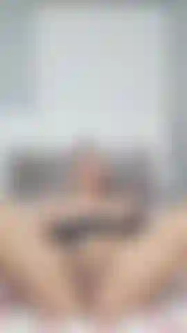 Regarde ma délicieuse chatte.